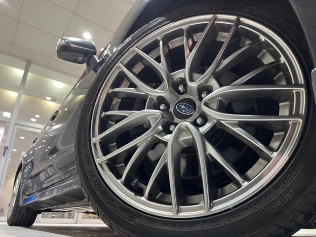 �y����18�C���`�A���~�z�C�[���z�O�ςɃ}�b�`���������A���~�z�C�[���𑕒����Ă���܂��B�e��ЊO�A���~�z�C�[����A�X�^�b�h���X�^�C�����戵�����Ă���܂��B���񂲑��k����������