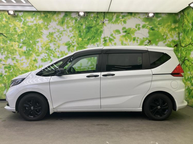 フリード+1.5 G ブラックスタイル