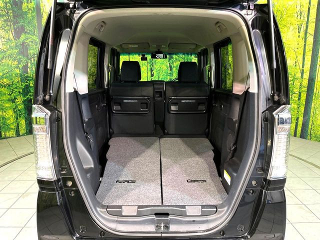 ���i�̂���������ʋ΁A���}���ɏ\���ȉ׎��X�y�[�X���m�ۂ��Ă���܂��B�Z�J���h�V�[�g��|���ƁA�傫�ȉו��̐ύڂ��\�ł���