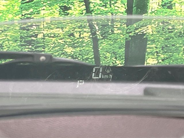 �y�w�b�h�A�b�v�f�B�X�v���C�z���݂̑��x�⑖�s�����f�W�^���\���ŉ^�]�ȑO���̃K���X�ɓ��e!�^�]���A�ڐ������炳���K�v�ȏ����m�F�ł���̂łƂ��Ă��֗��ň��S!