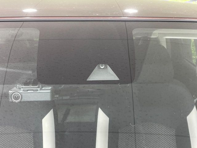 �y�G�}�[�W�F���V�[�u���[�L�z���s���ɑO���̎ԗ�����F�����A�Փ˂������Ȏ��͌x��ƃu���[�L�ŏՓˉ���Ɣ�Q�y�����A�V�X�g�B�����S�Ƀh���C�u�����y���݂��������܂��B