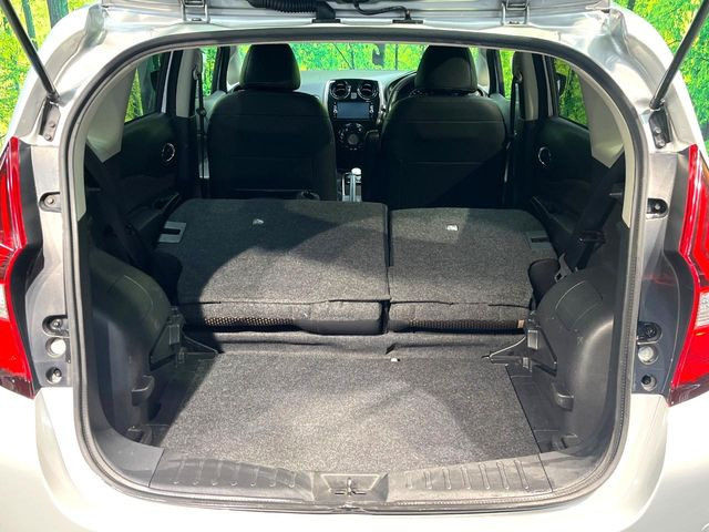 ���i�̂���������ʋ΁A���}���ɏ\���ȉ׎��X�y�[�X���m�ۂ��Ă���܂��B�Z�J���h�V�[�g��|���ƁA�傫�ȉו��̐ύڂ��\�ł���