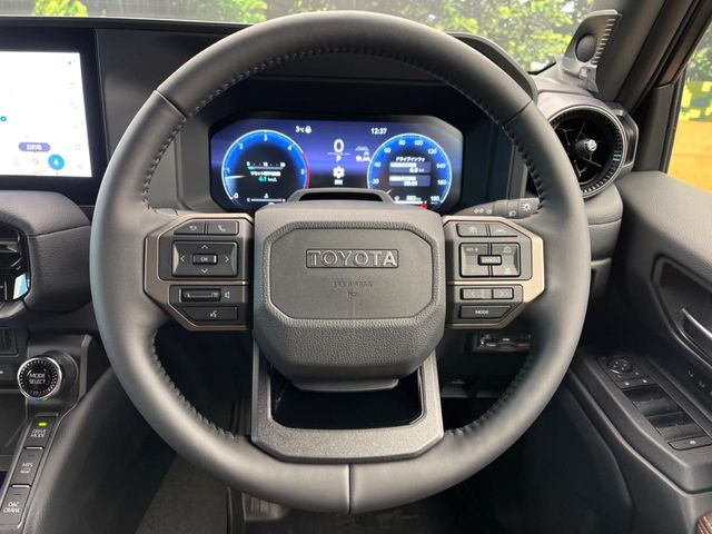 �y�����v�����X�e�A�����O�z�㎿�Ȋv���g�p���邱�ƂŁA��ɂ����������݂ƂĂ��^�]���₷���n���h���ł���