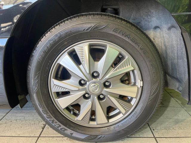 【純正アルミホイール】外観にマッチした純正アルミホイールを装着しております。各種社外アルミホイールや、スタッドレスタイヤも取扱いしております。是非ご相談ください♪