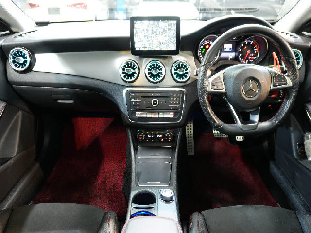 CLAシューティングブレークCLA180 AMGスタイル