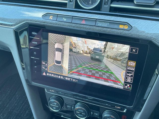 ���p�m���~�b�N�r���[���j�^�[:��p�̃J�����ɂ��A�ォ�猩���낵���悤�Ȏ��_��360�x�N���}�̎��͂��m�F���邱�Ƃ��ł��܂������p�������m�F���₷���A�����ꏊ�ł̐؂�Ԃ��⒓�Ԃ��X���[�Y�ɍs���܂��B