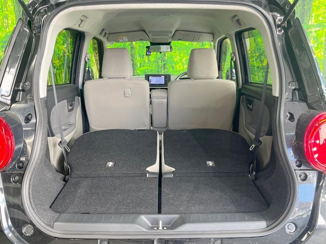 後席を格納すると、これだけの広さが!シーンに合わせたシートアレンジで、大きな荷物も積むことが出来ます♪