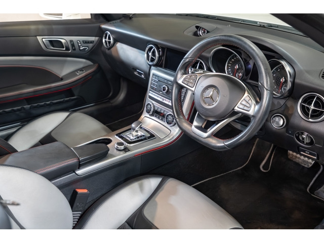 SLCクラス180 スポーツ レッドアートエディション