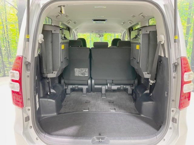 ���i�̂���������ʋ΁A���}���ɏ\���ȉ׎��X�y�[�X���m�ۂ��Ă���܂��B�Z�J���h�V�[�g��|���ƁA�傫�ȉו��̐ύڂ��\�ł���