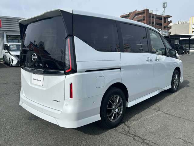 セレナ1.4 e-4ORCE ハイウェイスターV 4WD