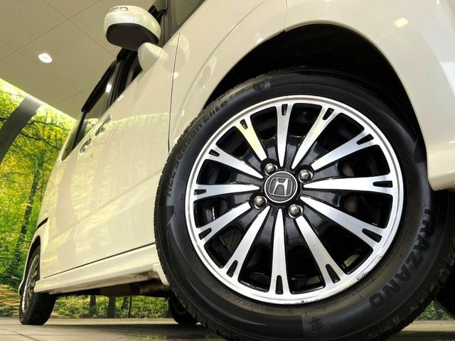 �y15�C���`�A���~�z�C�[���z�O�ςɃ}�b�`�����A���~�z�C�[���𑕒����Ă���܂��B�e��A���~�z�C�[����A�X�^�b�h���X�^�C�����戵�����Ă���܂��B���񂲑��k����������