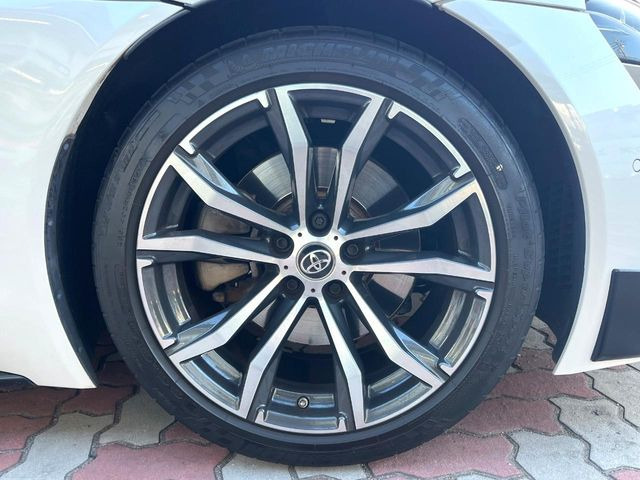 �y����18�C���`�A���~�z�C�[���z�O�ςɃ}�b�`���������A���~�z�C�[���𑕒����Ă���܂��B�e��ЊO�A���~�z�C�[����A�X�^�b�h���X�^�C�����戵�����Ă���܂��B���񂲑��k����������