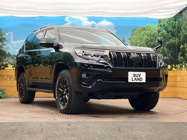 高透明度のガラス皮膜で撥水はもちろん、上質なツヤ・光沢を実現。紫外線や酸性雨から大切な愛車を保護し、色あせ・劣化を防止。「弾スプラッシュコート」、「弾プリミッサコート」からお選びいただけます。