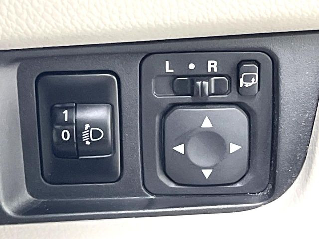 �y�d���i�[�~���[�z�T�C�h�~���[�͓d���i�[���ƂȂ��Ă���A�������ԏ�ł��L�Y�������X�N��}�����܂��B