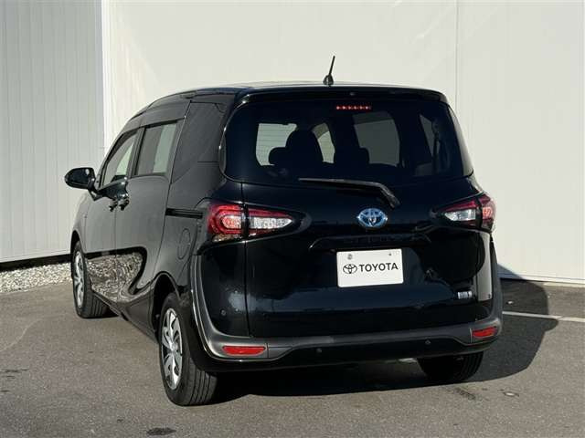 シエンタハイブリッド 1.5 G クエロ