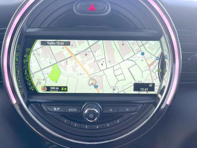 ��MINI�����i�r:��̊��̂���i�r�́A����������ԓ������o���Ă���܂��BBluetooth�Đ��ȂǃI�[�f�B�I�@�\���[�����Ă���܂��̂ŁA�^�]�����y���߂܂���