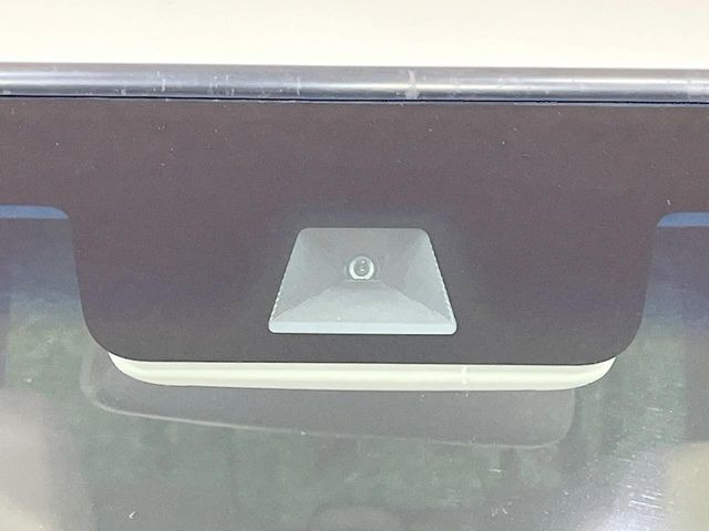 �y�z���_�Z���V���O�z���s���ɑO���̎ԗ�����F�����A�Փ˂������Ȏ��͌x��ƃu���[�L�ŏՓˉ���Ɣ�Q�y�����A�V�X�g�B�����S�Ƀh���C�u�����y���݂��������܂��B