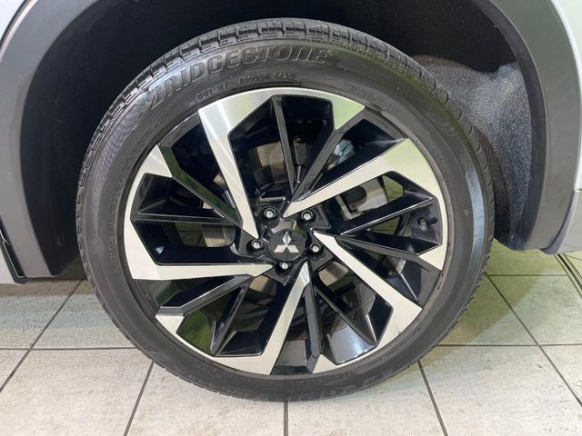 【純正アルミホイール】外観にマッチした純正アルミホイールを装着しております。各種社外アルミホイールや、スタッドレスタイヤも取扱いしております。是非ご相談ください♪