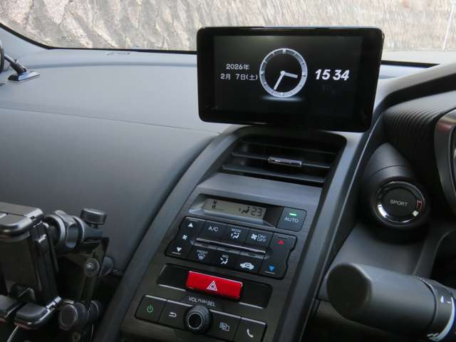 �����I�v�V����6.1�C���`���C�h�Z���^�[�f�B�X�v���C�^�]���ɂ�����O�㍶�E��G�Ȃǂ��\���ł���G���[�^�[�\���@�\���A�J����Bluetooth(R)Audio�Ή�&�n���Y�t���[�e���z���@�\HDMI(R)�W���b�N