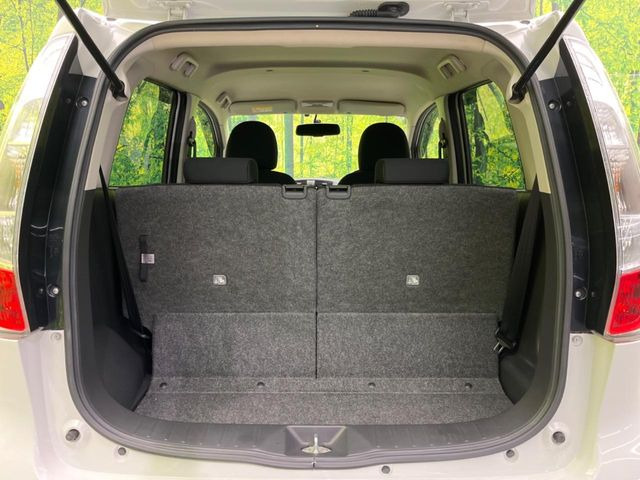 ���i�̂���������ʋ΁A���}���ɏ\���ȉ׎��X�y�[�X���m�ۂ��Ă���܂��B�Z�J���h�V�[�g��|���ƁA�傫�ȉו��̐ύڂ��\�ł���