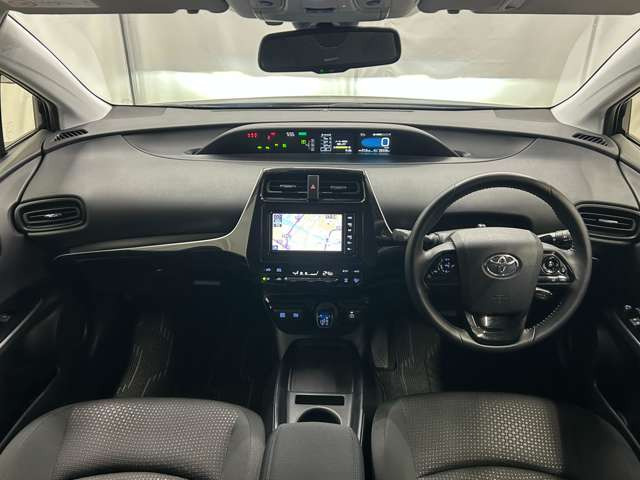 プリウス1.8 S セーフティ プラスII E-Four 4WD