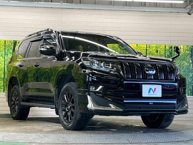 高透明度のガラス皮膜で撥水はもちろん、上質なツヤ・光沢を実現。紫外線や酸性雨から大切な愛車を保護し、色あせ・劣化を防止。「弾スプラッシュコート」、「弾プリミッサコート」からお選びいただけます。