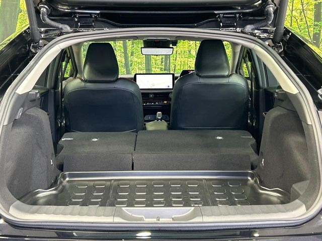 ���i�̂���������ʋ΁A���}���ɏ\���ȉ׎��X�y�[�X���m�ۂ��Ă���܂��B�Z�J���h�V�[�g��|���ƁA�傫�ȉו��̐ύڂ��\�ł���