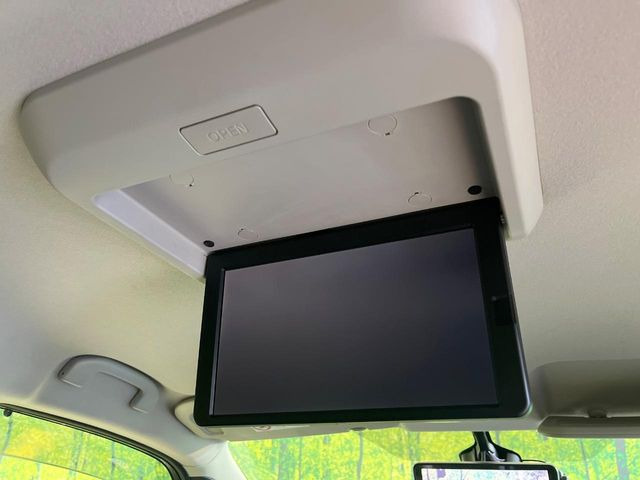 【フリップダウンモニター】家族や友人とお出かけする機会が多い方に大人気のフリップダウンモニター!大画面モニターで車内はエンタメ空間!退屈しがちな長距離ドライブも楽しい時間に変わります!