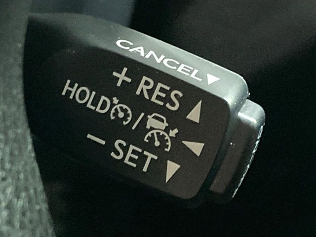 【レーダークルーズコントロール】高速道路での長距離走行が楽に!!自動で速度を保つクルーズコントロールが、衝突軽減システムと連携し、前方の車両を感知して車間を保つように速度調節してくれます!!