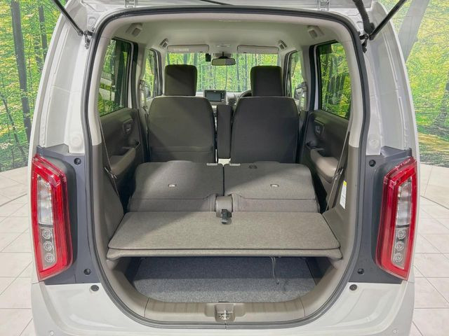 ���i�̂���������ʋ΁A���}���ɏ\���ȉ׎��X�y�[�X���m�ۂ��Ă���܂��B�Z�J���h�V�[�g��|���ƁA�傫�ȉו��̐ύڂ��\�ł���