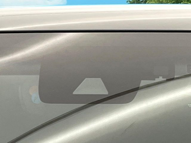 【トヨタセーフティセンス】走行中に前方の車両等を認識し、衝突しそうな時は警報とブレーキで衝突回避と被害軽減をアシスト。より安全にドライブをお楽しみいただけます。