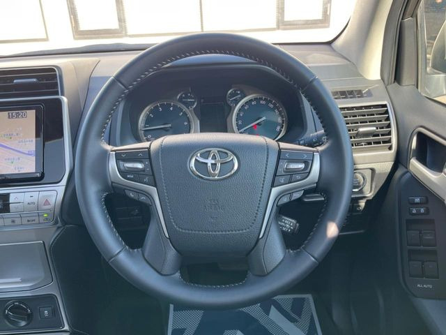 �y�����v�����X�e�A�����O�z�㎿�Ȋv���g�p���邱�ƂŁA��ɂ����������݂ƂĂ��^�]���₷���n���h���ł���