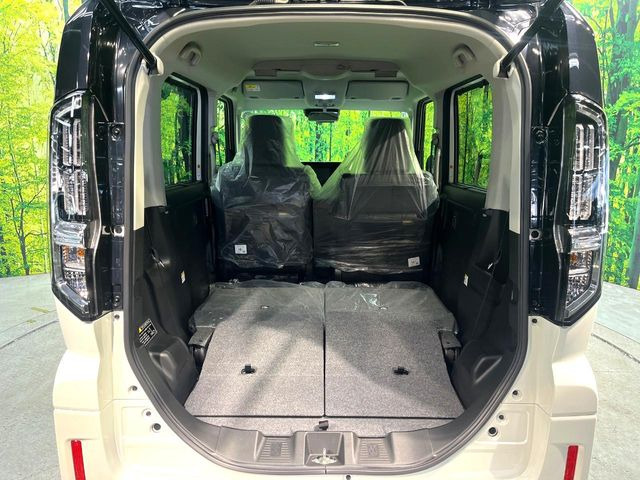 ���i�̂���������ʋ΁A���}���ɏ\���ȉ׎��X�y�[�X���m�ۂ��Ă���܂��B�Z�J���h�V�[�g��|���ƁA�傫�ȉו��̐ύڂ��\�ł���