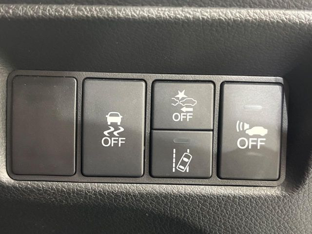 �y�z���_�Z���V���O�z���s���ɑO���̎ԗ�����F�����A�Փ˂������Ȏ��͌x��ƃu���[�L�ŏՓˉ���Ɣ�Q�y�����A�V�X�g�B�����S�Ƀh���C�u�����y���݂��������܂��B