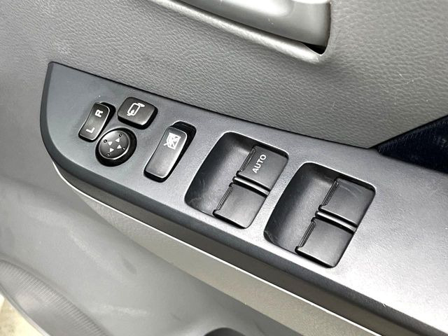 �y�d���i�[�~���[�z�T�C�h�~���[�͓d���i�[���ƂȂ��Ă���A�������ԏ�ł��L�Y�������X�N��}�����܂��B