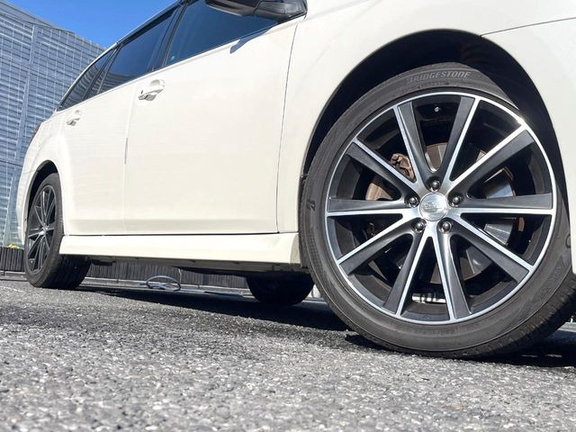 �y�����A���~�z�C�[���z�O�ςɃ}�b�`���������A���~�z�C�[���𑕒����Ă���܂��B�e��ЊO�A���~�z�C�[����A�X�^�b�h���X�^�C�����戵�����Ă���܂��B���񂲑��k����������