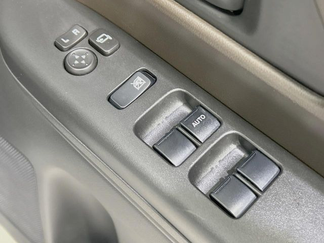 �y�d���i�[�~���[�z�T�C�h�~���[�͓d���i�[���ƂȂ��Ă���A�������ԏ�ł��L�Y�������X�N��}�����܂��B