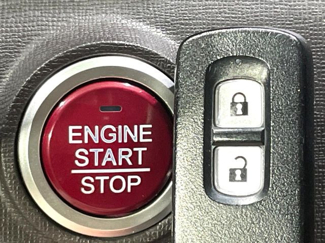 �yHonda�X�}�[�g�L�[�z�J�o����|�P�b�g�ɓ��ꂽ�܂܂ł��h�A�̎{���E�������\�ȃX�}�[�g�L�[�𑕔��B�G���W���̃I���E�I�t�����J�M�����o���K�v����������Ƃ��Ă��֗��ł���