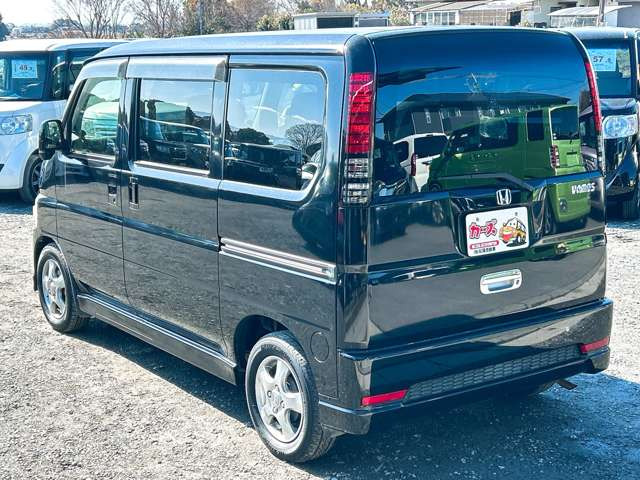 ���X�ł͌y�����Ԃ��畁�ʎԂ܂ŕ��L���I�[�����[�J�[�̎Ԏ�E�F�E�O���[�h��L�x�ɑ����Ă���܂��B