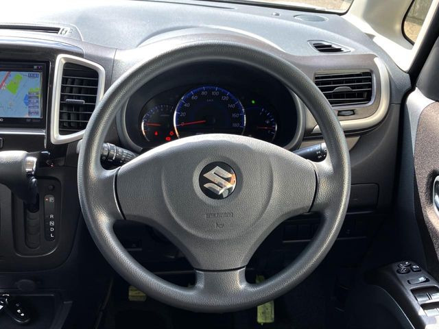 �������E���^���n���h���ł�!���񂵂̌����₷���X�e�A�����O�͑��삵�₷���݌v�ł��B