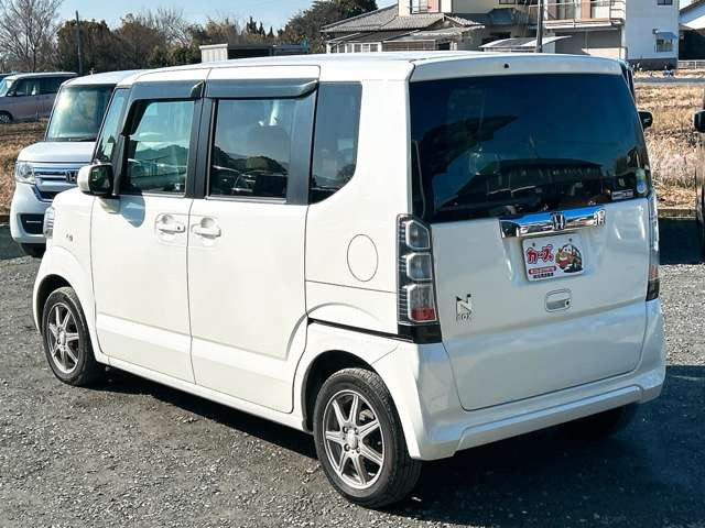 ���X�ł͌y�����Ԃ��畁�ʎԂ܂ŕ��L���I�[�����[�J�[�̎Ԏ�E�F�E�O���[�h��L�x�ɑ����Ă���܂��B