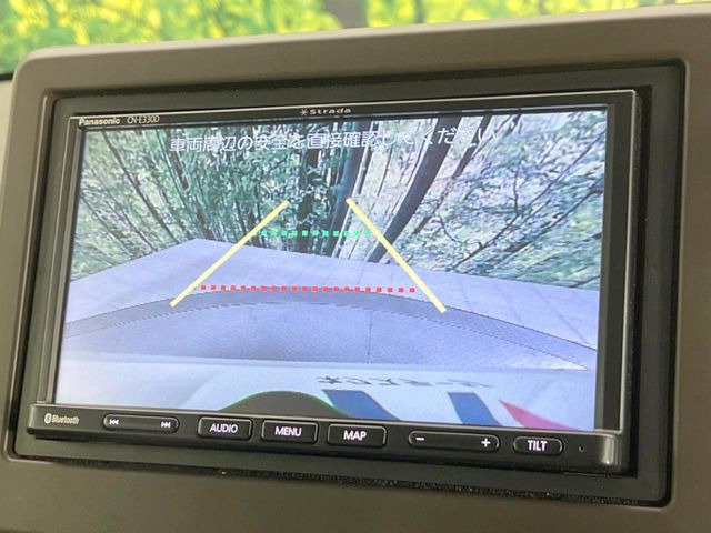 【バックカメラ】駐車時に後方がリアルタイム映像で確認できます。大型商業施設や立体駐車場での駐車時や、夜間のバック時に大活躍!運転スキルに関わらず、今や必須となった装備のひとつです!