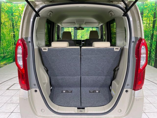 ���i�̂���������ʋ΁A���}���ɏ\���ȉ׎��X�y�[�X���m�ۂ��Ă���܂��B�Z�J���h�V�[�g��|���ƁA�傫�ȉו��̐ύڂ��\�ł���