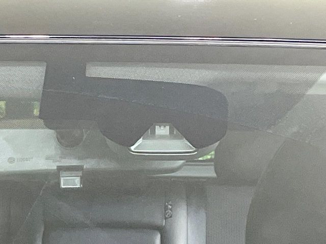 �y�G�}�[�W�F���V�[�u���[�L�z���s���ɑO���̎ԗ�����F�����A�Փ˂������Ȏ��͌x��ƃu���[�L�ŏՓˉ���Ɣ�Q�y�����A�V�X�g�B�����S�Ƀh���C�u�����y���݂��������܂��B