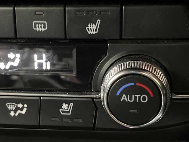 【シートベンチレーション】夏場は涼しい風でお尻や背中の熱やムレを防ぎ、冬はエアコンよりも早く温まってポカポカに!季節を問わず快適に過ごせます。