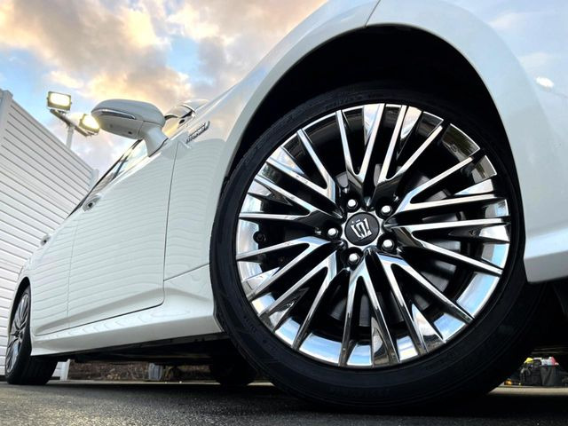 �y����18�C���`�A���~�z�C�[���z�O�ςɃ}�b�`���������A���~�z�C�[���𑕒����Ă���܂��B�e��ЊO�A���~�z�C�[����A�X�^�b�h���X�^�C�����戵�����Ă���܂��B���񂲑��k����������