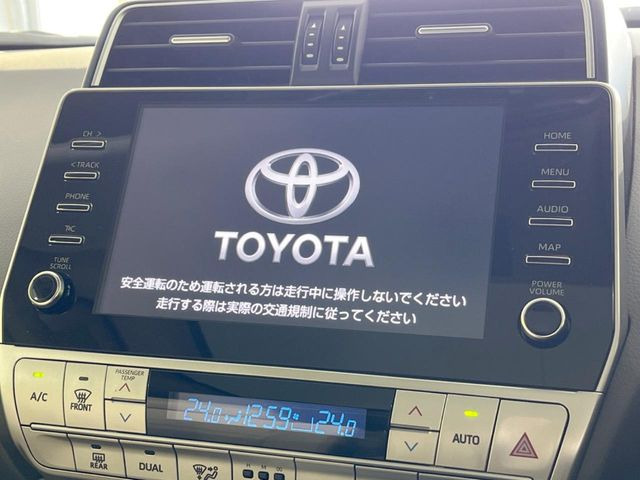 【メーカー純正ナビ】インテリアに溶け込むスタイリッシュな「専用設計」メーカーナビを装備♪視認性や操作性など基本性能にも優れ、より上質なカーライフをお楽しみいただけます。