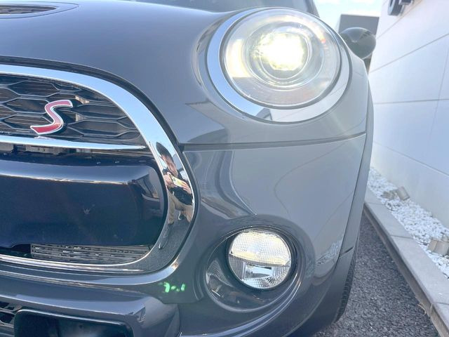 ��LED�w�b�h���C�g:��ԑ��s�����ǍD�Ȏ��E���m�ۂ����S���ĉ^�]�ł��鍂�P�xLED�w�b�h���C�g�𑕔�!�_�����x�������A����d�͂��}�����Ă��܂��B