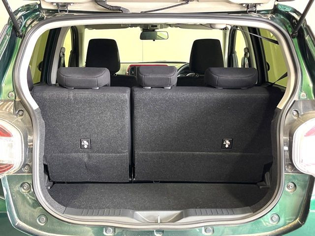 ���i�̂���������ʋ΁A���}���ɏ\���ȉ׎��X�y�[�X���m�ۂ��Ă���܂��B�Z�J���h�V�[�g��|���ƁA�傫�ȉו��̐ύڂ��\�ł���