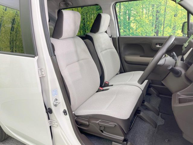 運転席シート廻りは使用感も少なく、良好な状態となっています。丁寧に使われていたことがよくわかりますね。